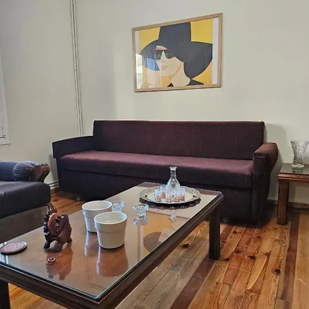 Cozy Center Apartment